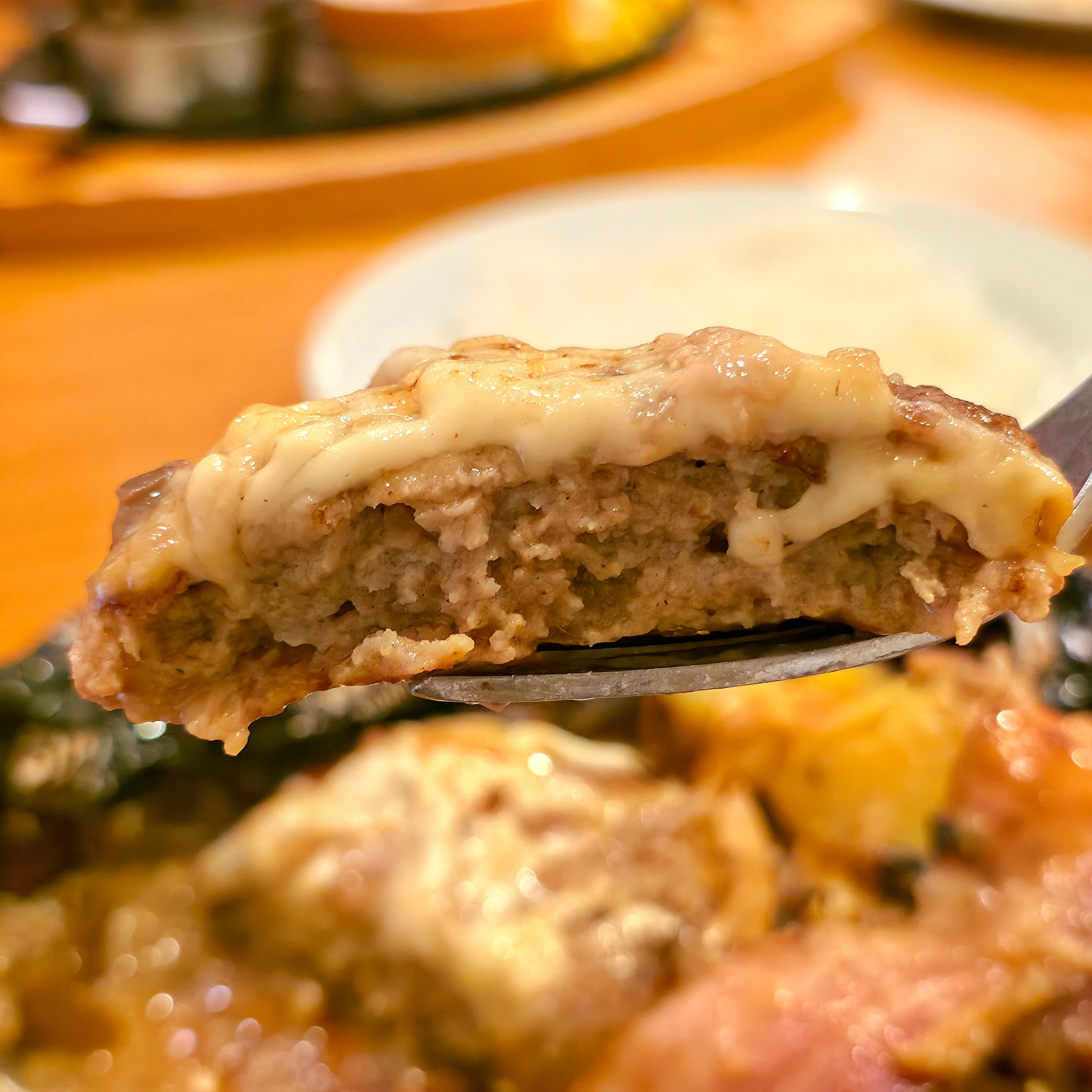 COCO&#x27;S（ココス）「きのこと燻製ベーコンのクリーム包み焼きハンバーグ ライスorパン付き」