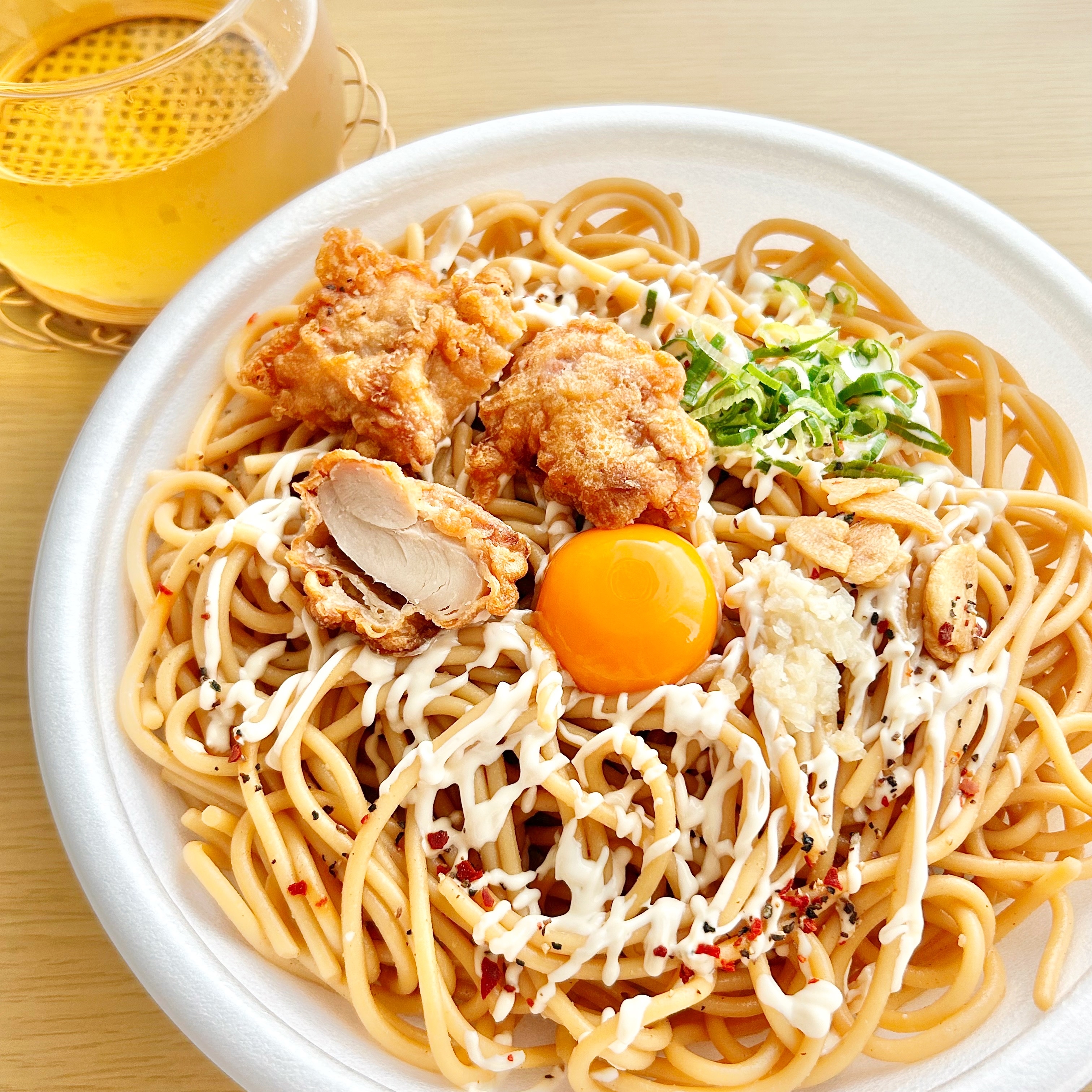 FamilyMart(ファミリーマート)の「【月見背徳メシ】大盛 太麺! 月見唐揚げにんにくマヨパスタ」
