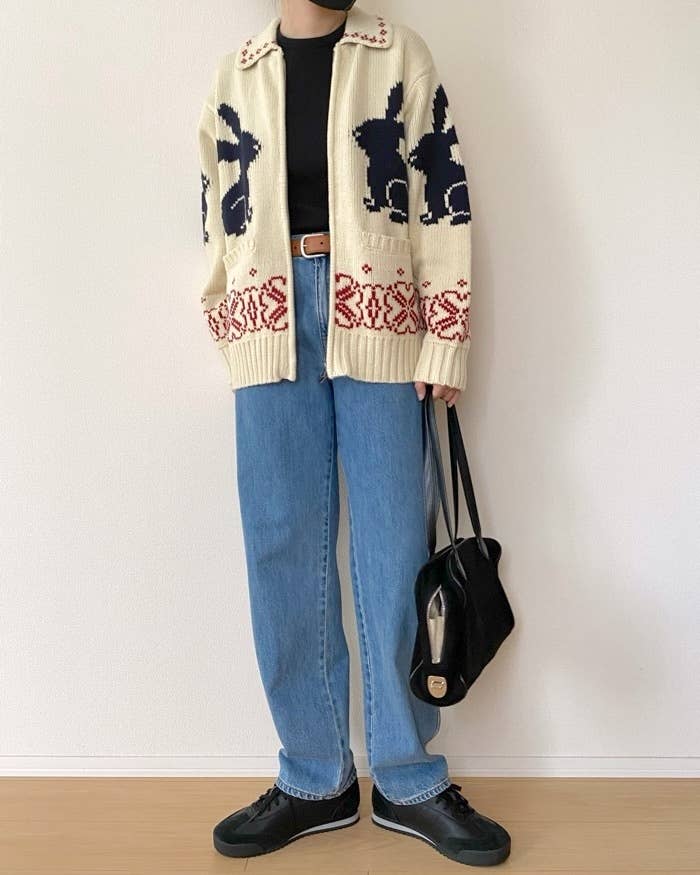 この値段は買い」GU×rokhの“ゆるかわニット”が人気すぎて品薄状態