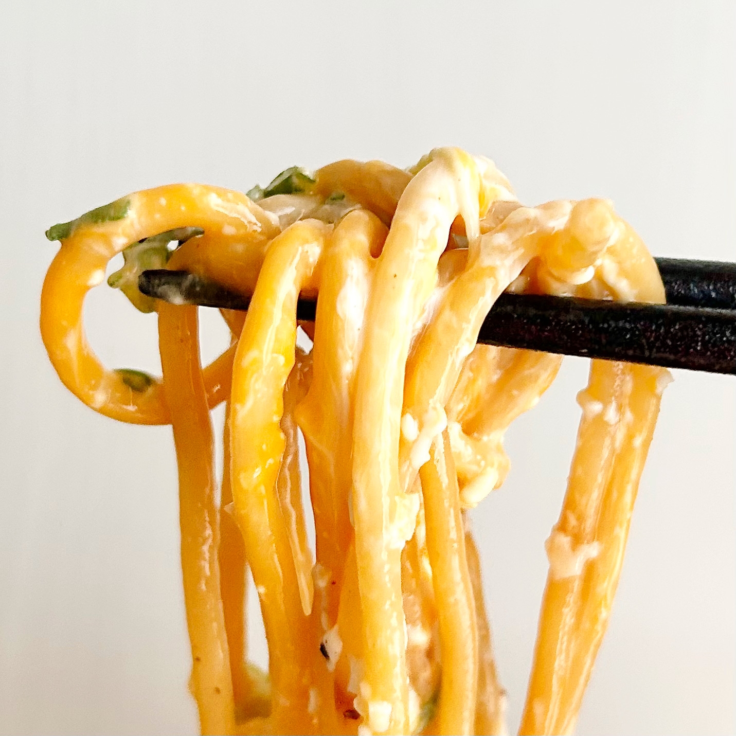 FamilyMart(ファミリーマート)の「【月見背徳メシ】大盛 太麺! 月見唐揚げにんにくマヨパスタ」