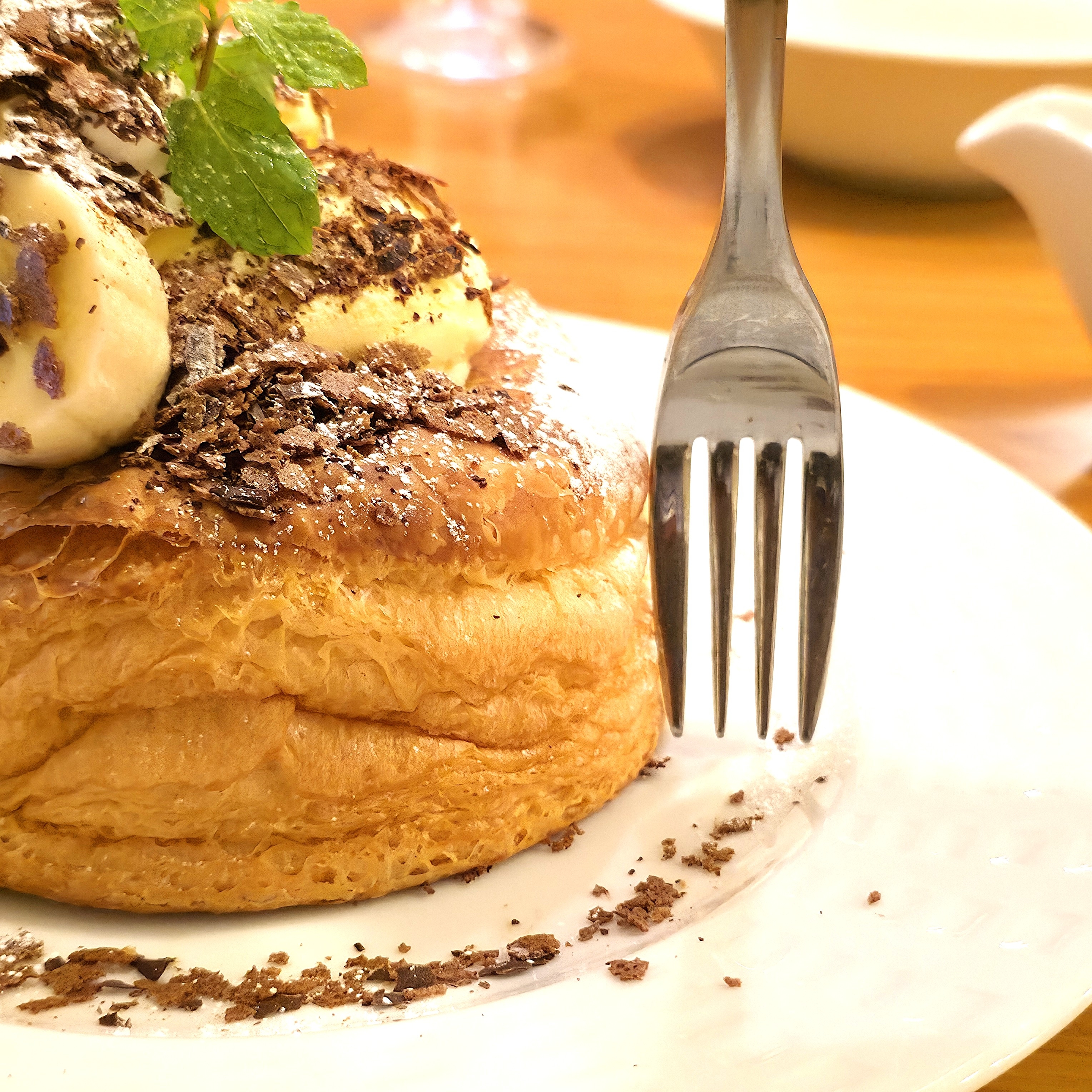 これもうコメダじゃん…！ココスの「トッピング鬼盛りスイーツ」背徳感