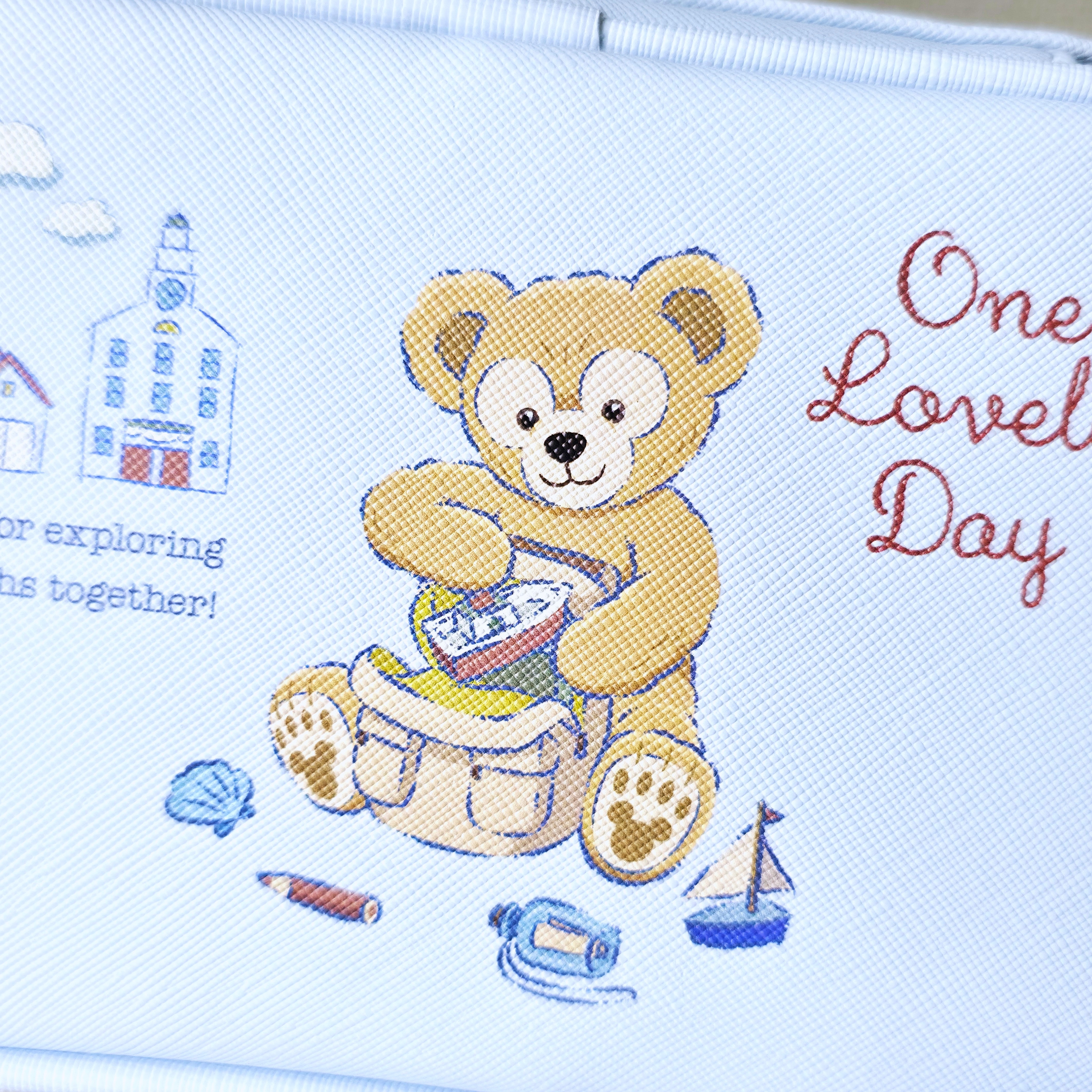 待って、さすがに可愛すぎん？ディズニーシー限定の「ダッフィーポーチ