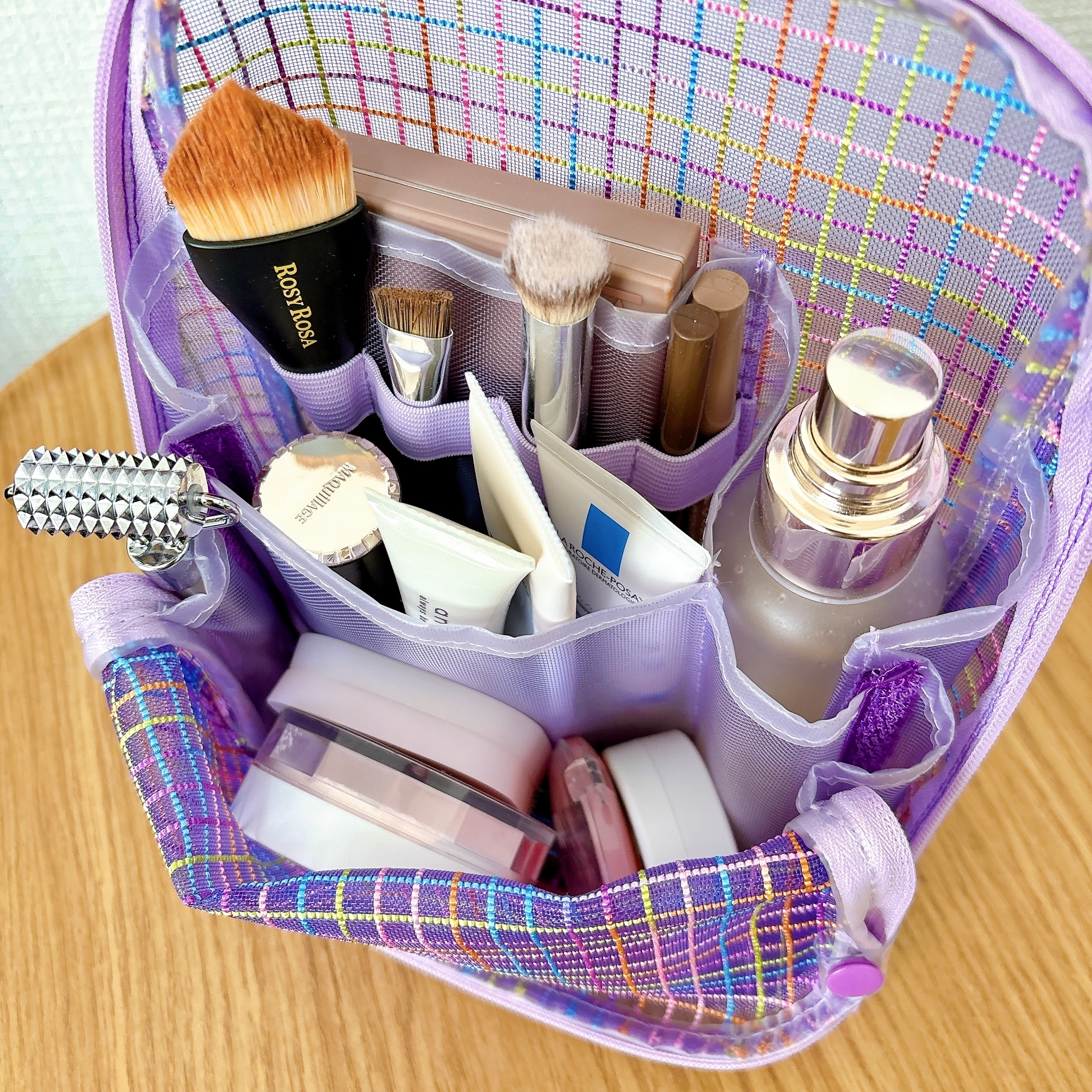 待って、さすがに可愛すぎん？ディズニーシー限定の「ダッフィーポーチ