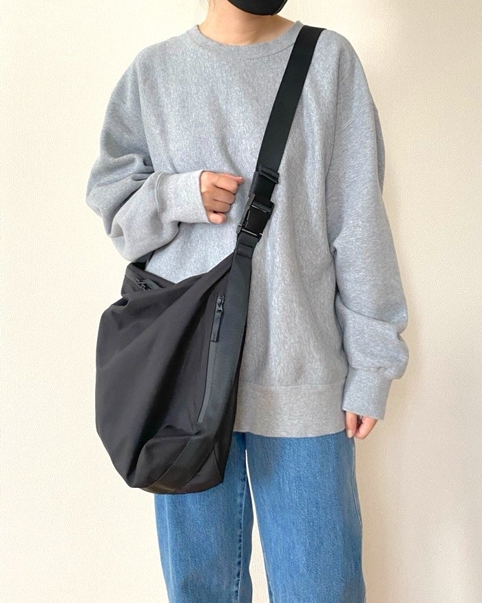 メッセンジャーショルダーバッグ ダークグレーUNIQLOu ユニクロu 