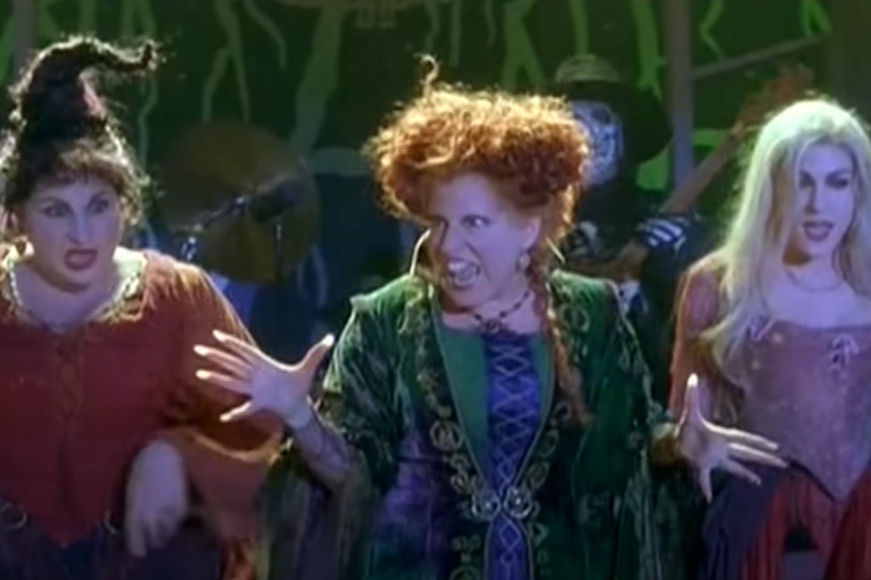 Witches from "Hocus Pocus" performing and singing in movie