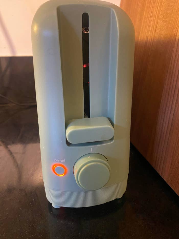 Vertical toaster with a cancel button glowing