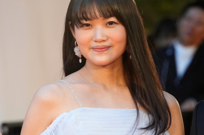 第36回東京国際映画祭のレッドカーペットを歩く早見沙織さん（東京都千代田区）2023年10月撮影、時事通信フォト