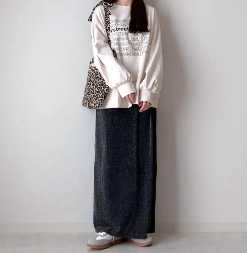しまむらの「ヘビロテ*PSロゴPO」