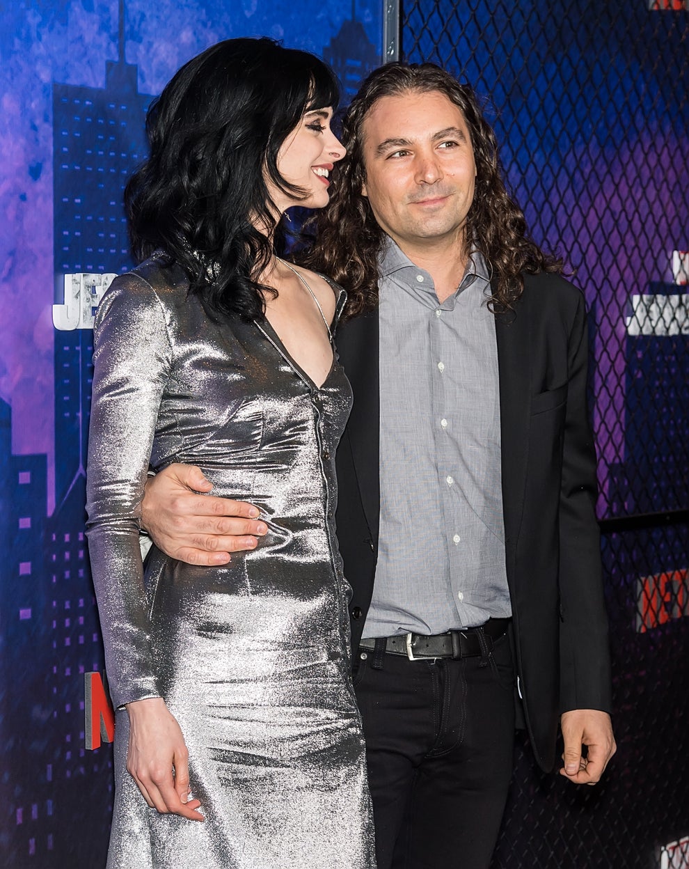 After A Viral Post About Goldie Hawn And Kurt Russell Sparked Interesting Marriage Discourse, Here Are More Unmarried Celeb Couples Who Have Been Together For A Long, Long Time 38 Krysten Ritter and Adam Granduciel at an event
