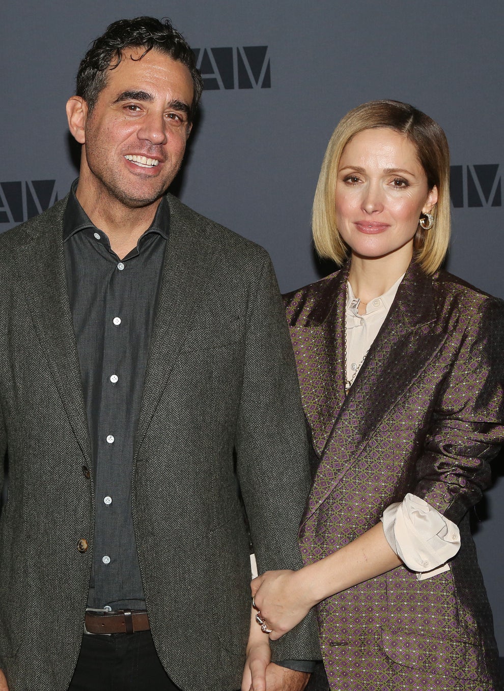 After A Viral Post About Goldie Hawn And Kurt Russell Sparked Interesting Marriage Discourse, Here Are More Unmarried Celeb Couples Who Have Been Together For A Long, Long Time 32 Bobby Cannavale and Rose Byrne at an event