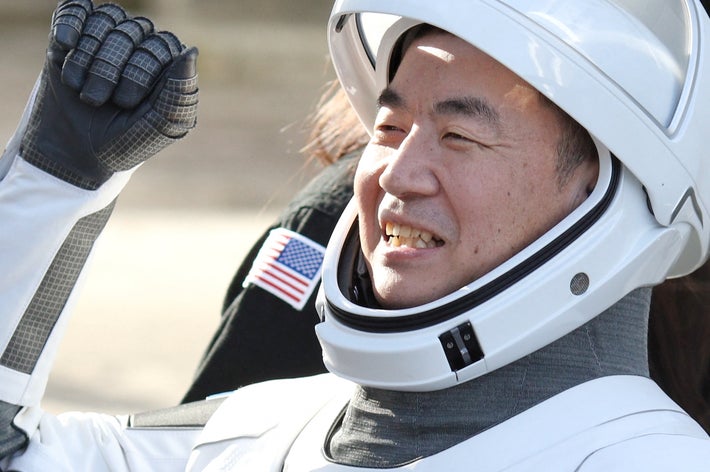 油井亀美也さん（Gregg Newton / AFP＝時事）