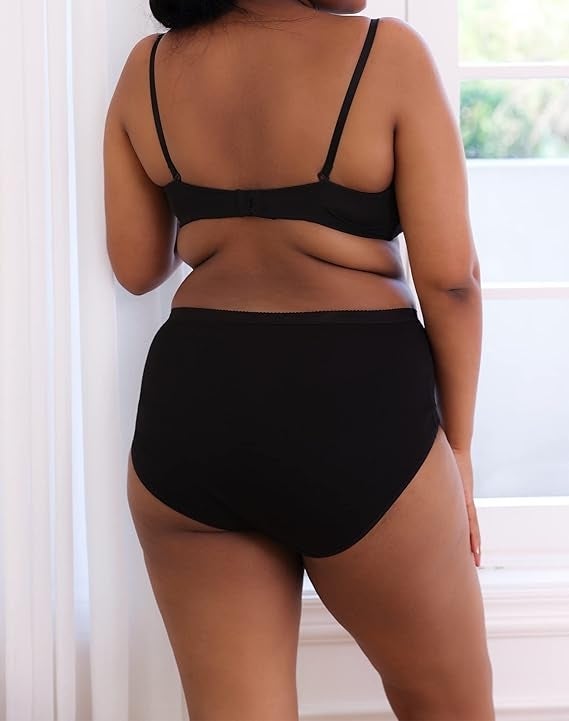Person wearing a achromatic  bra and high-waisted underwear