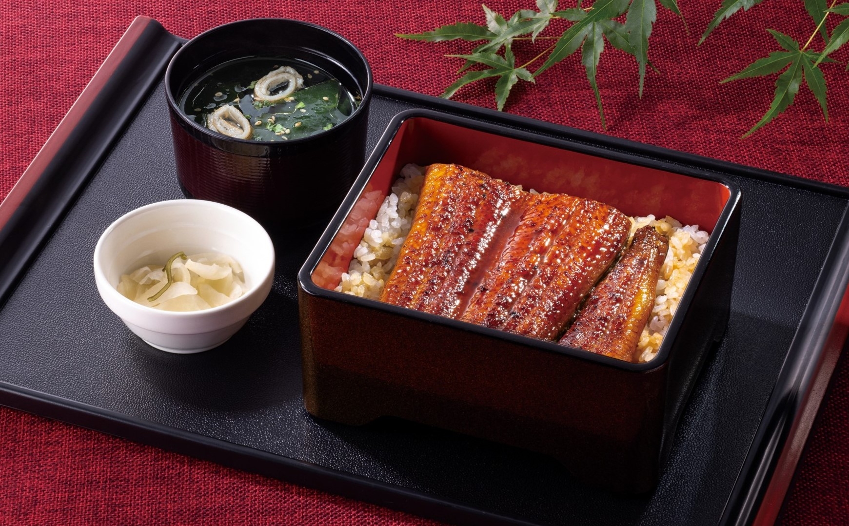 「うな重（吸い物･漬物付き）」のイメージ画像 / すかいらーくホールディングスのプレスリリースより