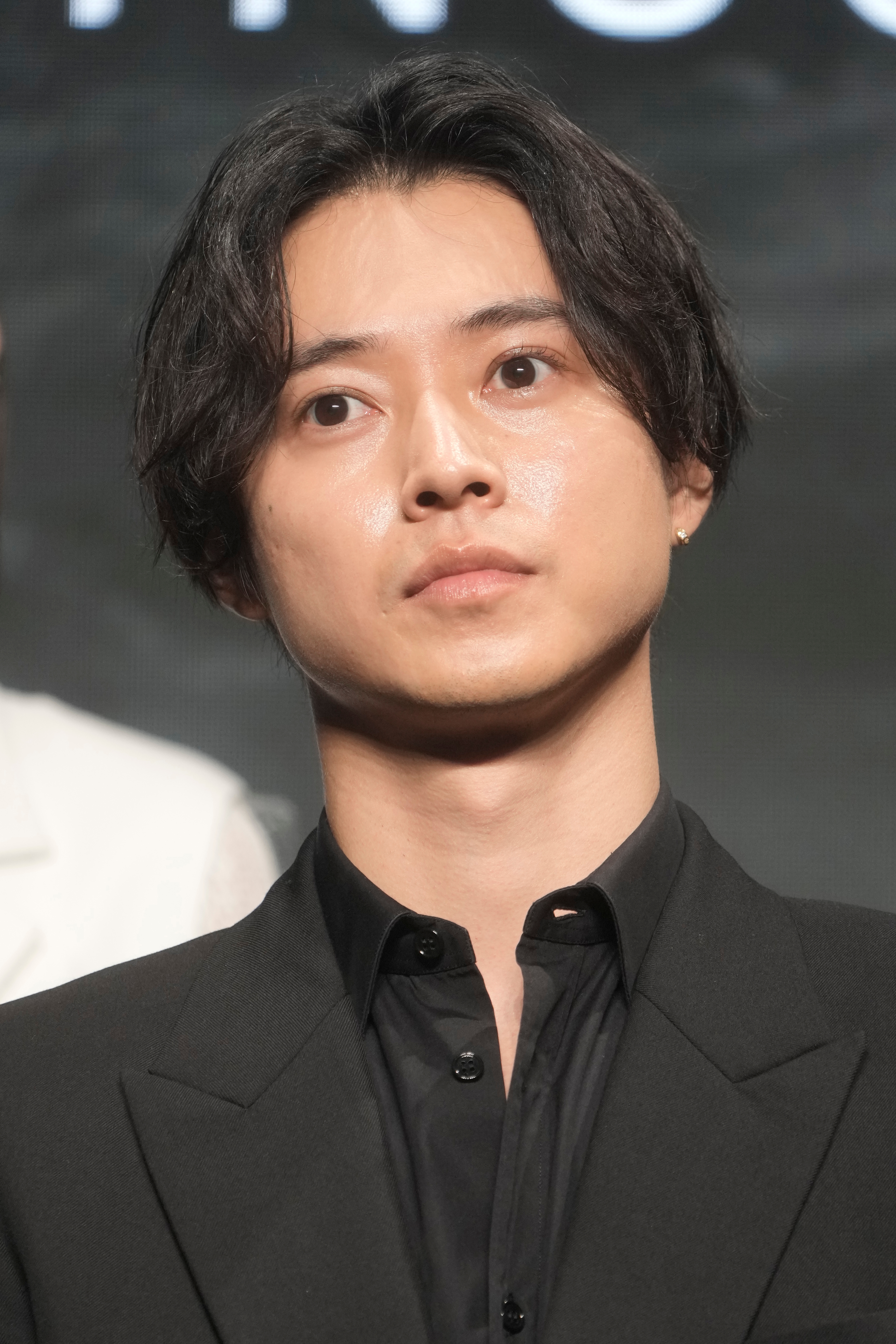 山﨑賢人、まさかの挑戦にSNS沸く「やることが5歳児すぎる」「真面目な