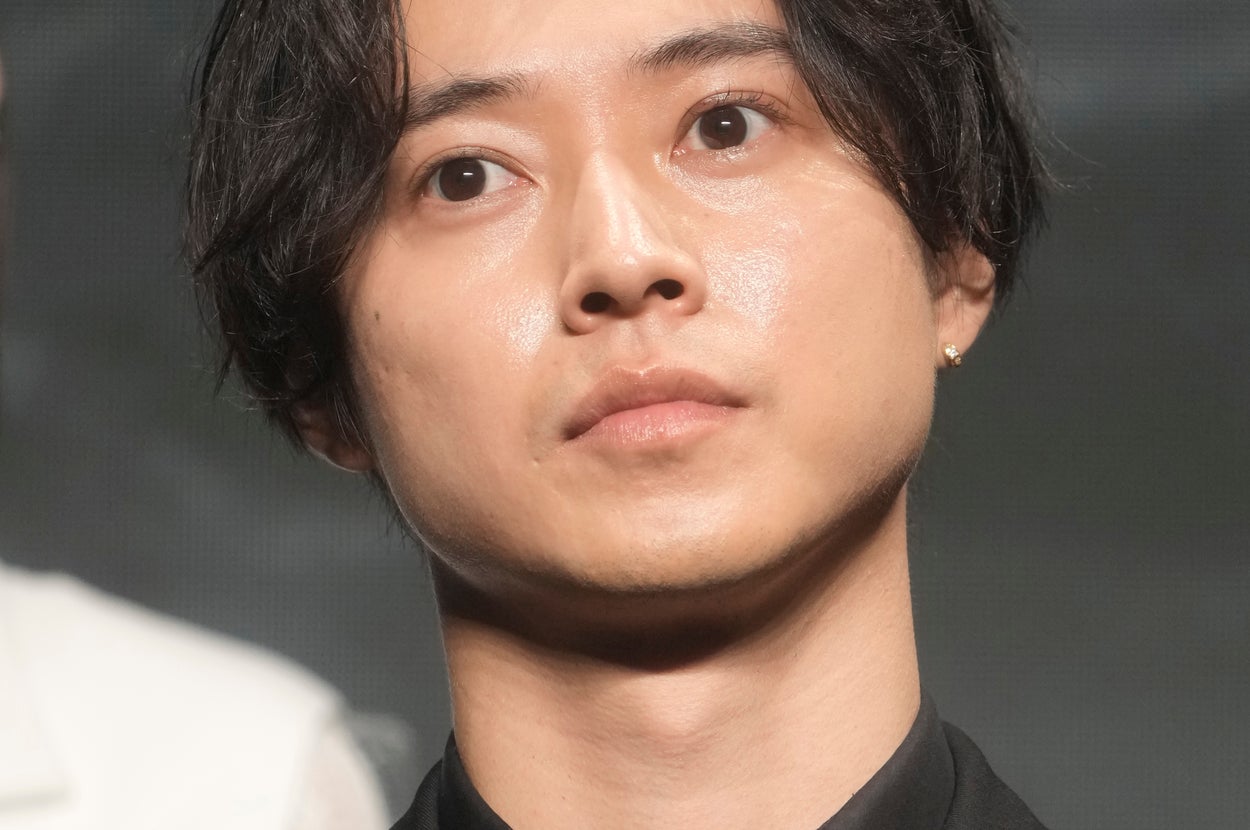 山﨑賢人さん(時事通信フォト)