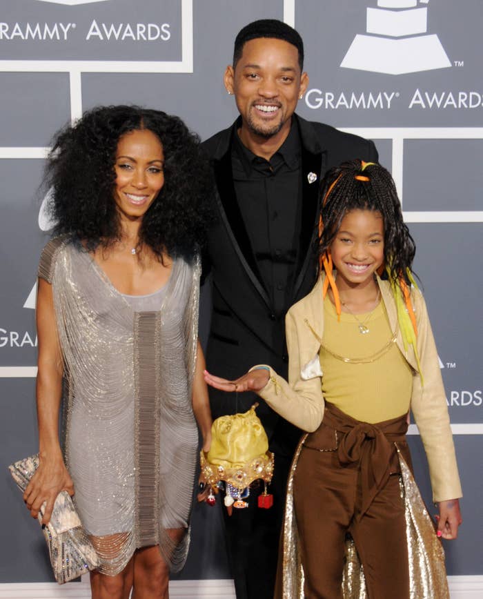 Will, Willow, and Jada Pinkett Smith posing at the Grammy Awards