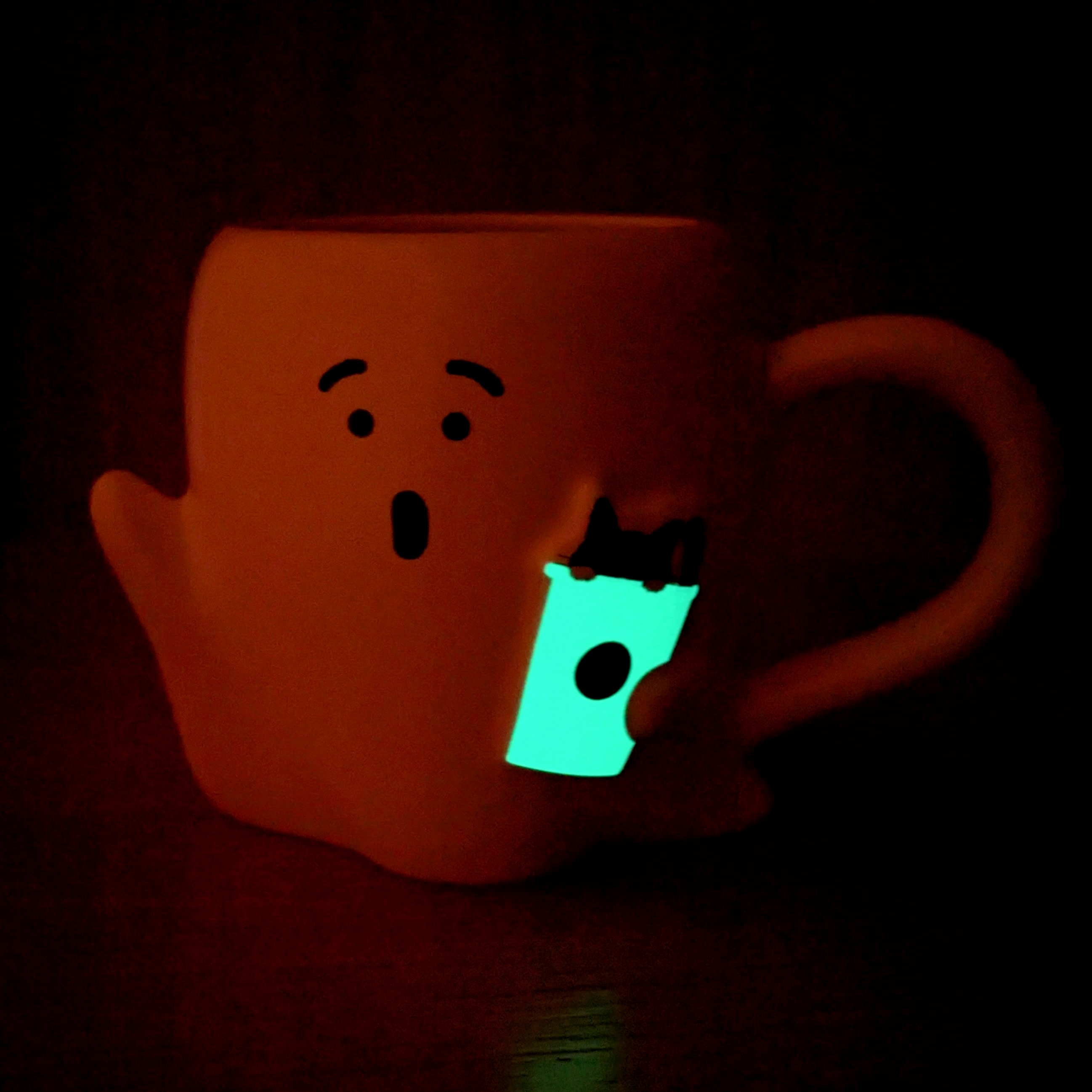 スタバ新作】家のコップ全部これにしたい！暗闇で光る「おばけ