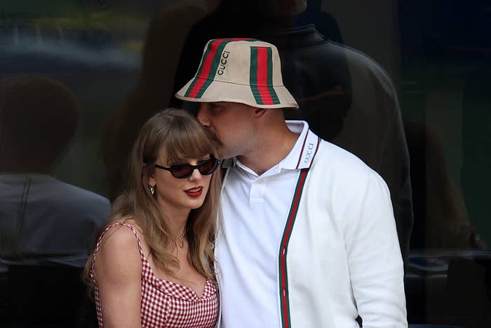 Taylor Swift Is Being Called Out By Her Dedicated Fans After Some Swifties Seemingly Received “The Life Of A Showgirl” CDs With Travis Kelce’s Autograph On Them 4 qXqye br1