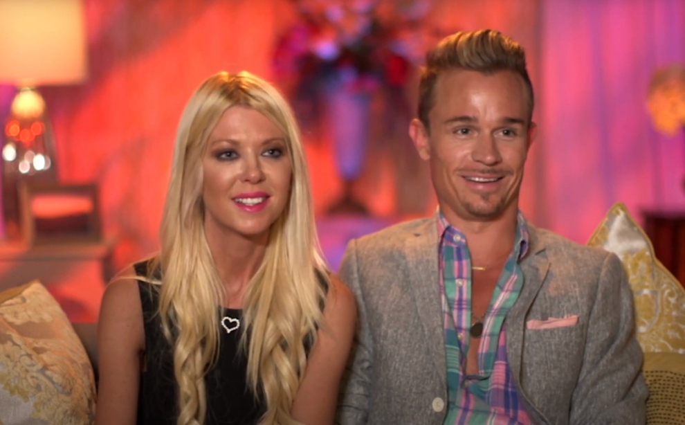 21 Low-Key Ridiculous Things Celebs Did For Money, Clout, Or Attention 56 Tara and Dean smiling in an interview