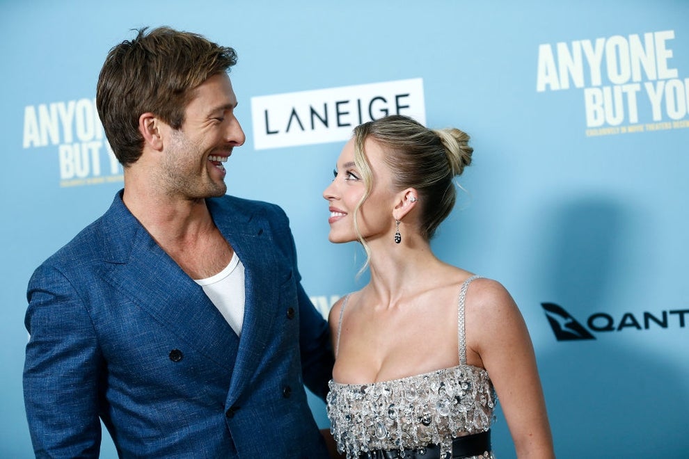 21 Low-Key Ridiculous Things Celebs Did For Money, Clout, Or Attention 10 Glen and Sydney smiling at each other on the red carpet