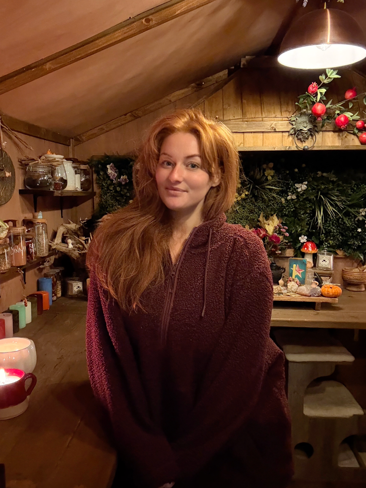 Freya, en selverklært heks som praktiserer hvit magi