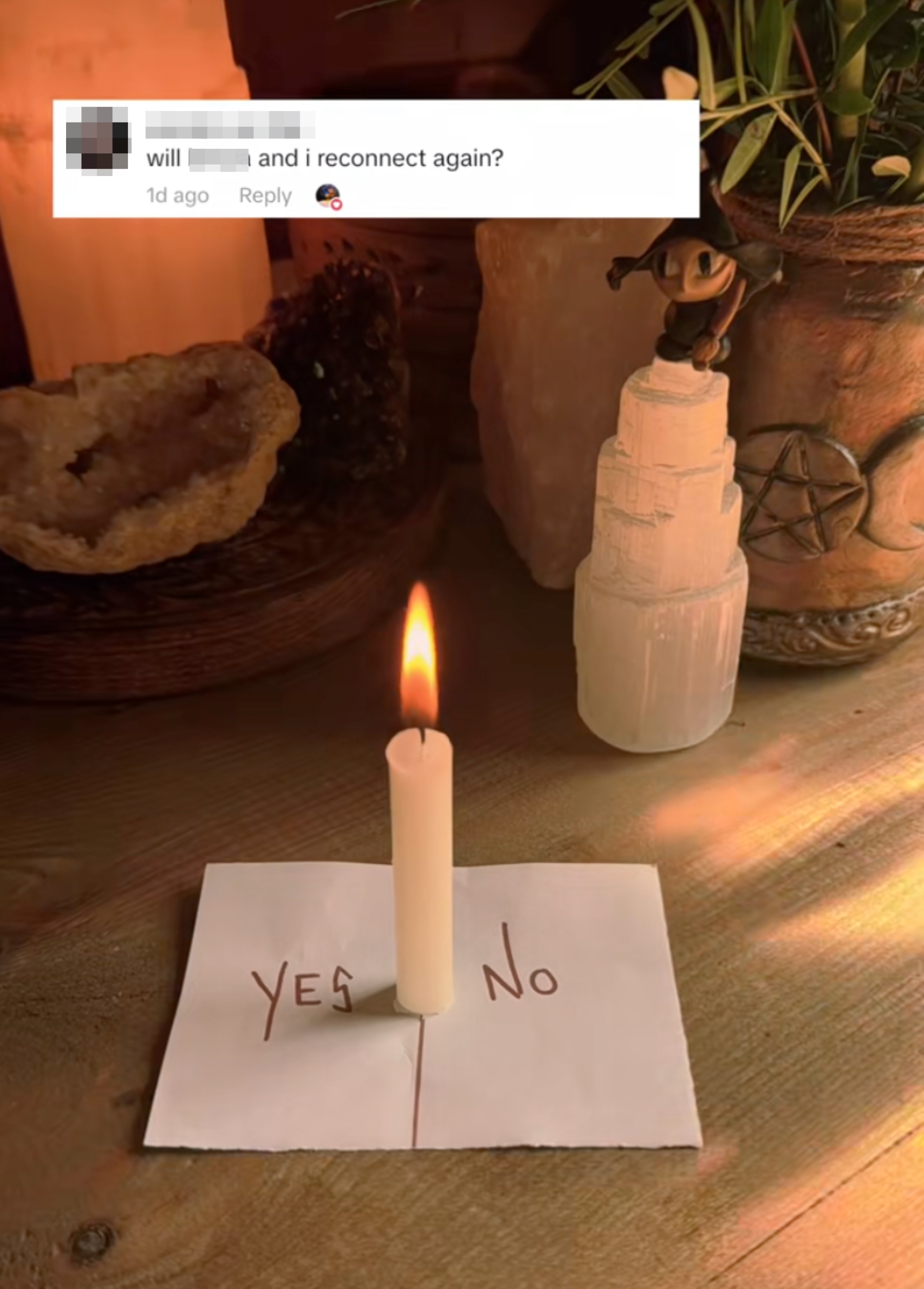 Et stearinlys står på et "Ja" og "Nei" papir, med flammen vipper mot 