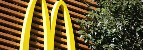 マクドナルドの看板（時事）
