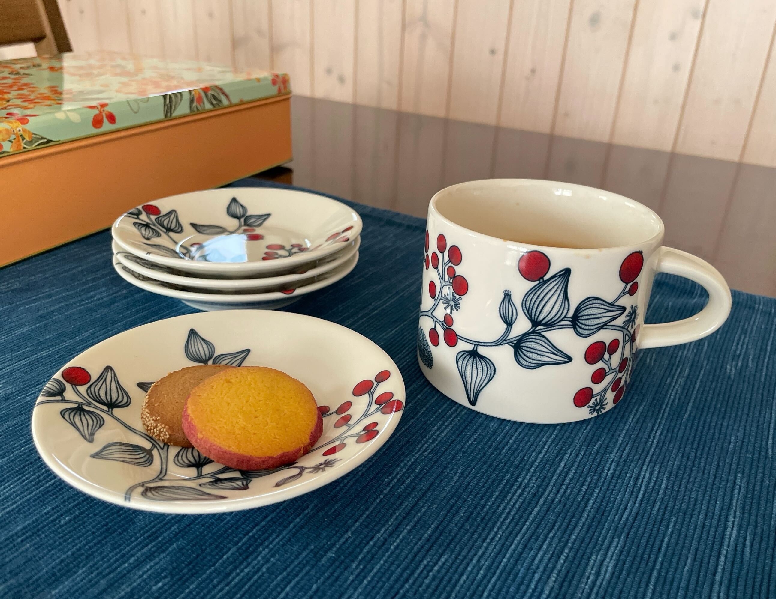 Arabia /Runo フロストベリー　3点セット！再値下げ！ ARABIA」Runo フロストベリーの美しさを再確認ー！在庫状況も出まし