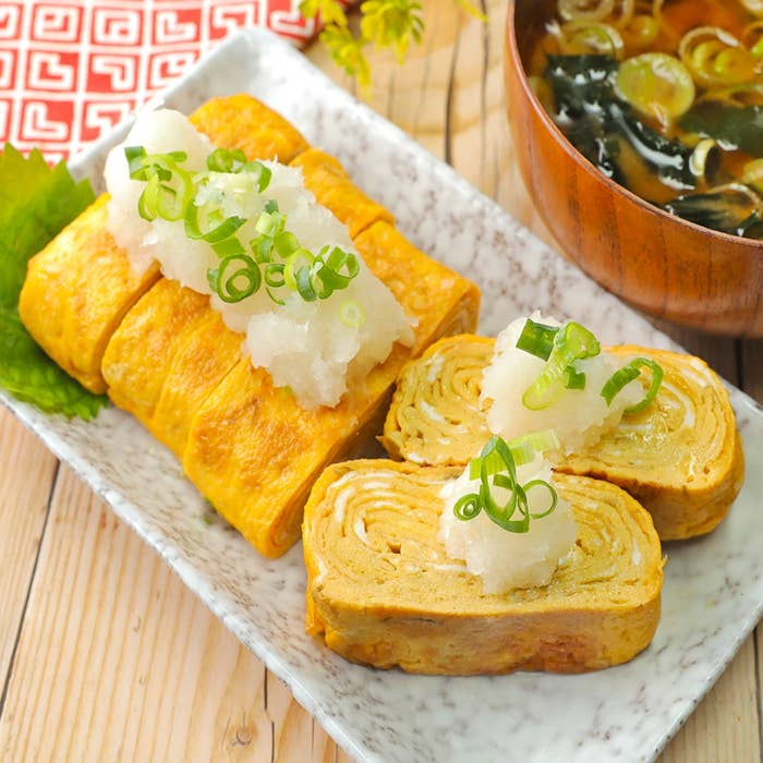 「この卵焼き、めっちゃウマい」調味料は1つだけ♪一瞬でだし巻き卵の味になる裏ワザレシピ・作り方｜Tasty