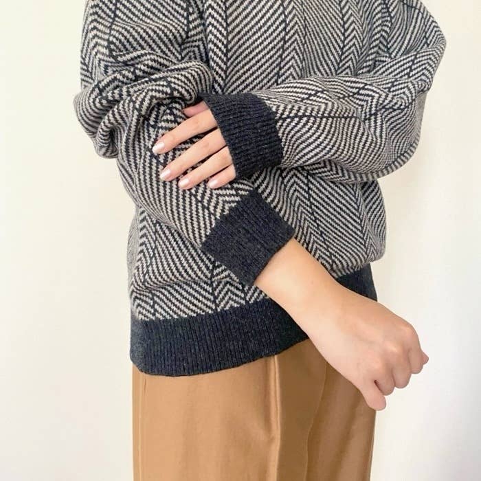ユニクロ×JWA】「とにかく素敵」4990円→3990円の“主役級ニット”が 