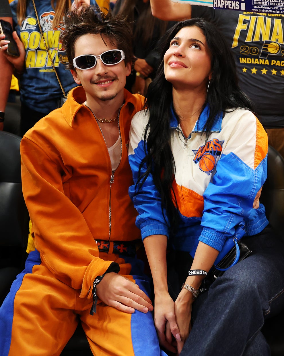 14 Celeb Feuds That Were SO One-Sided, They Were Basically Beefing With A Brick Wall 72 Two people in sporty, 80s-style jumpsuits sit at a public event. One wears sunglasses and smiles; the other looks upwards with a relaxed expression