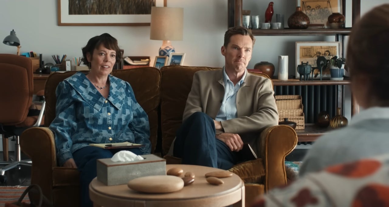 Olivia Cole and Benedict Cumberbatch connected a sofa successful a therapist's bureau successful "The Roses"
