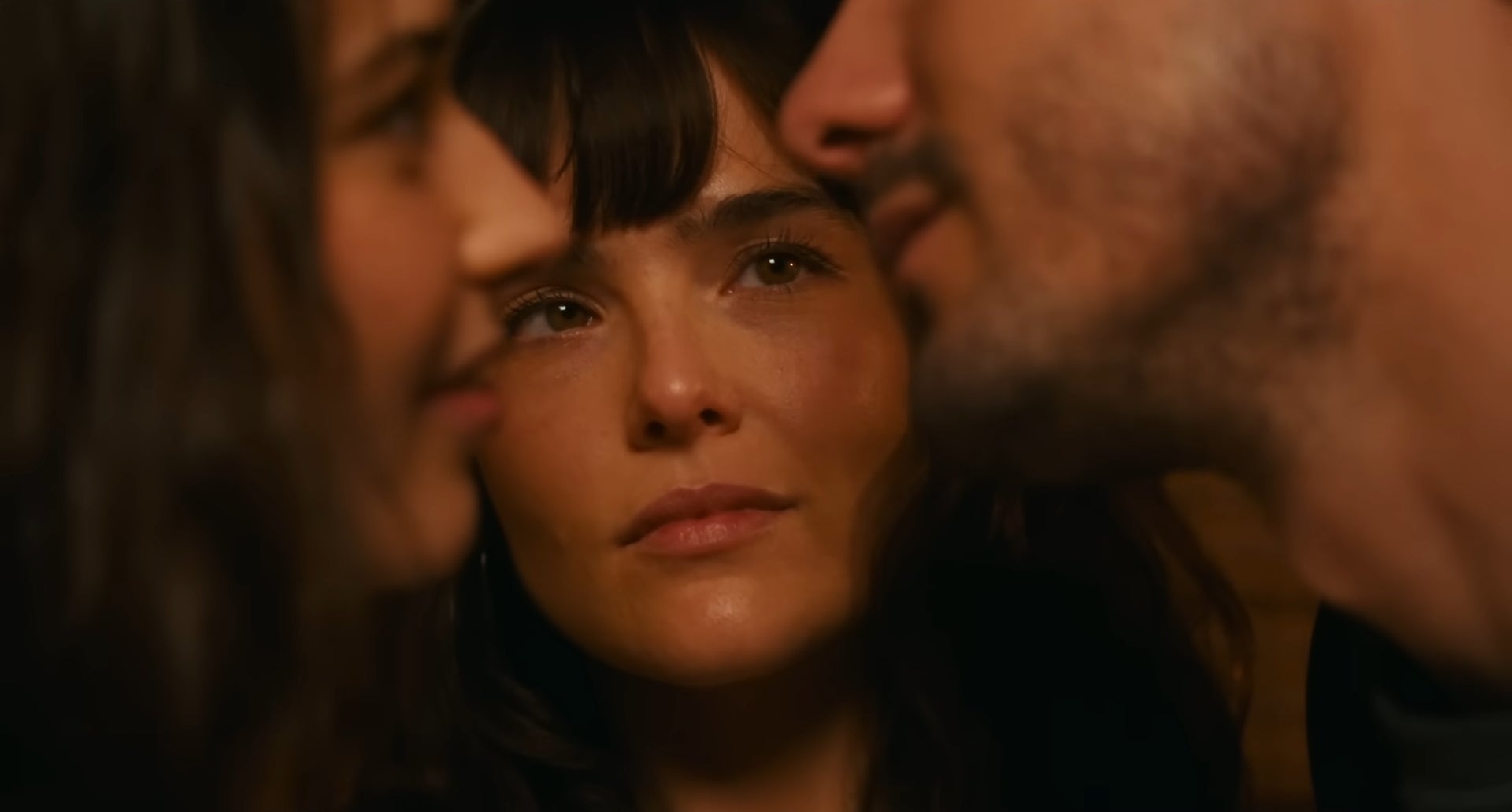 Zoey Deutch watches arsenic her fellow kisses different pistillate with her support and enthusiasm successful "The Threesome"