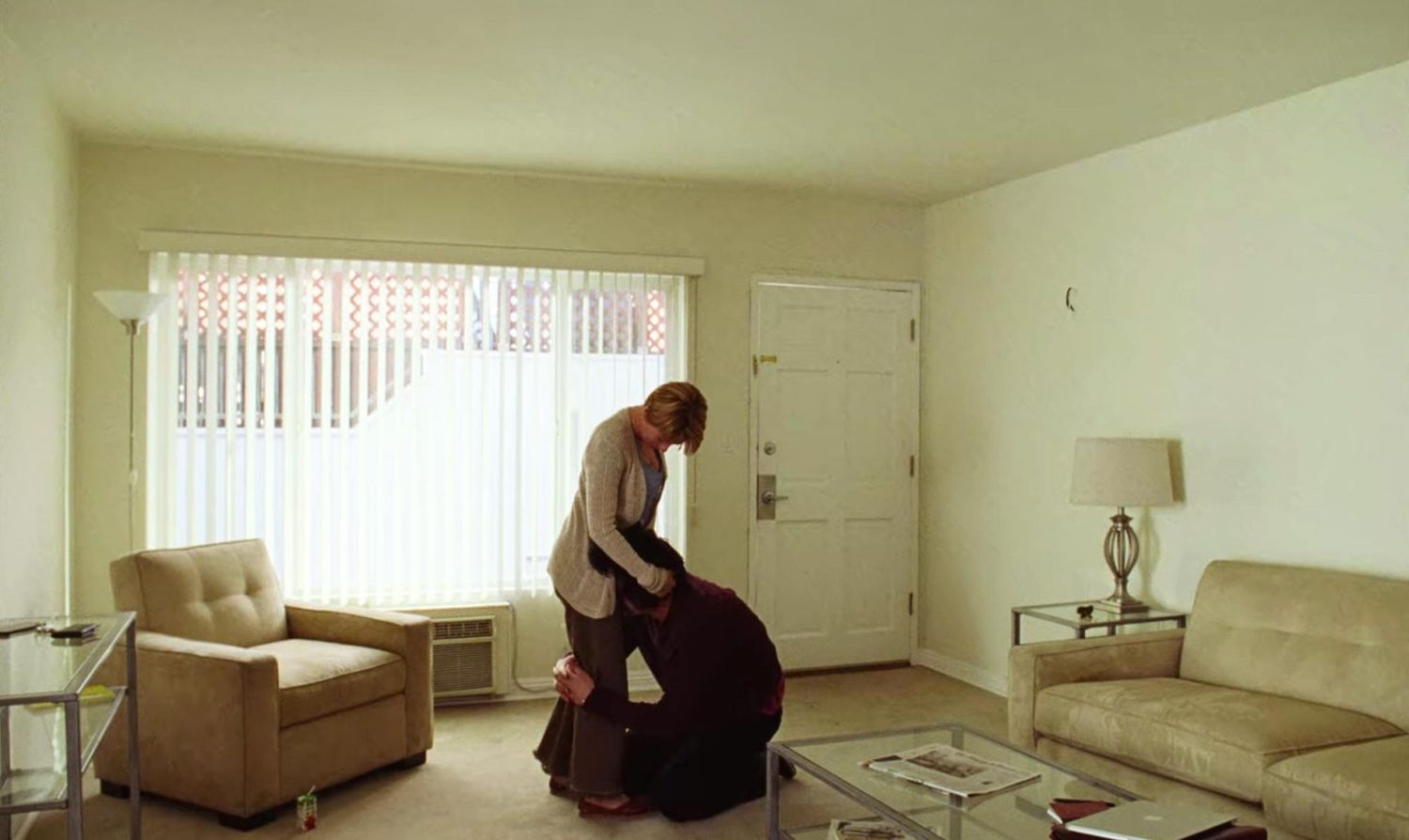 Adam Driver cries into Scarlet Johannson's thigh aft an statement successful "Marriage Story"