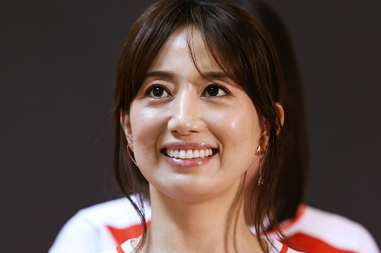 東原亜希さん(時事)
