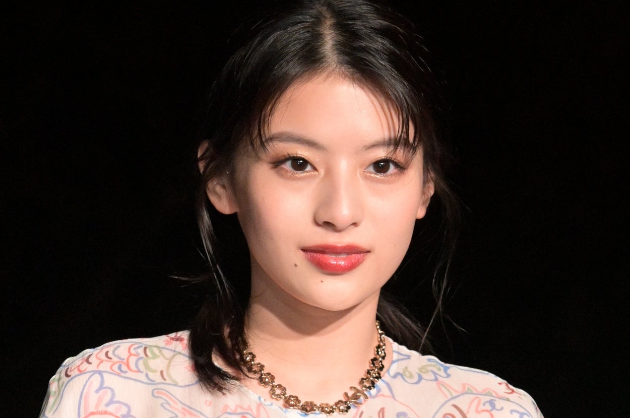 出口夏希さん(時事通信フォト)
