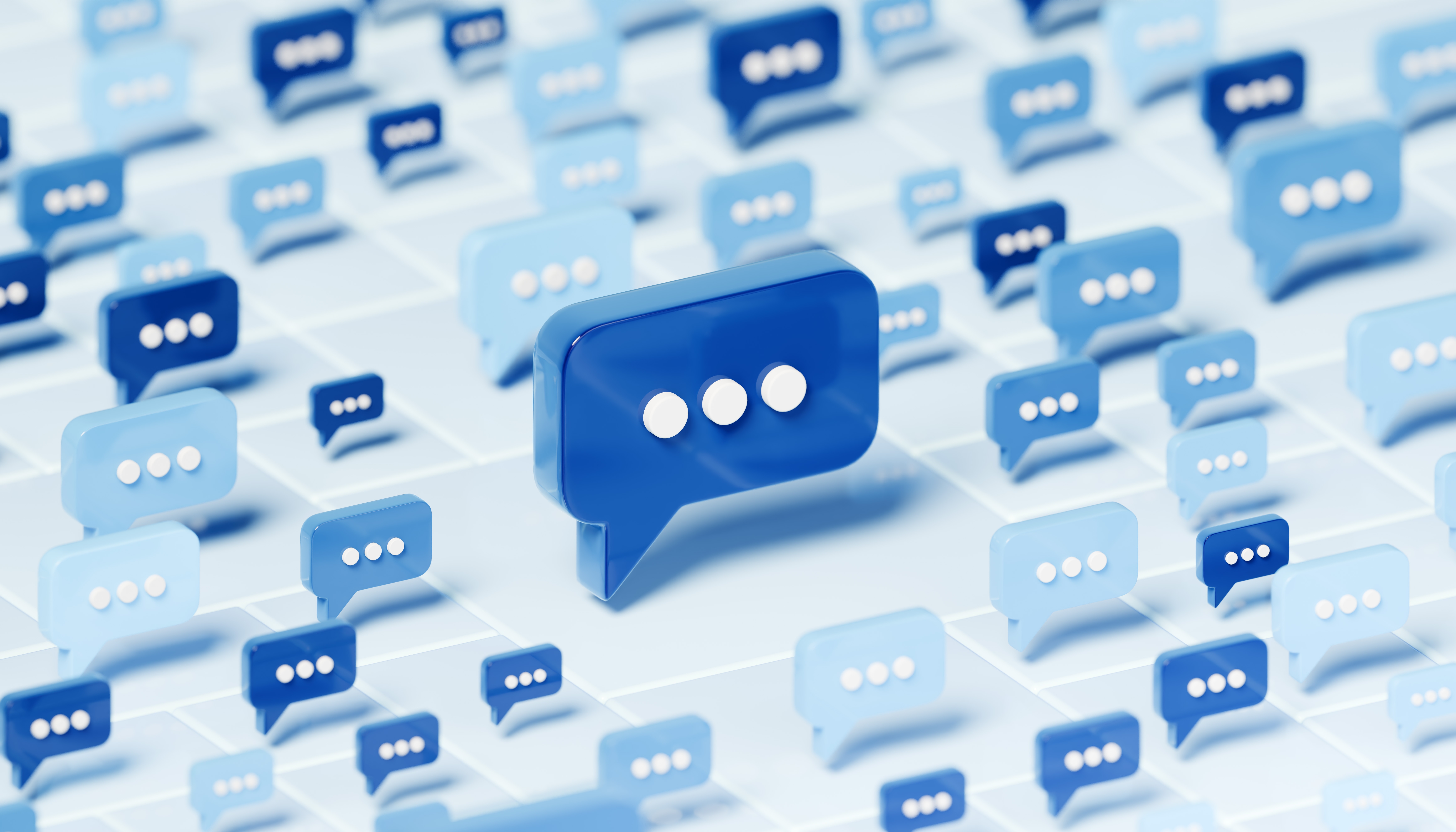 Mange snakkebobler med ellipser, som symboliserer pågående samtaler eller meldinger. Sentral boble er fremtredende blant andre