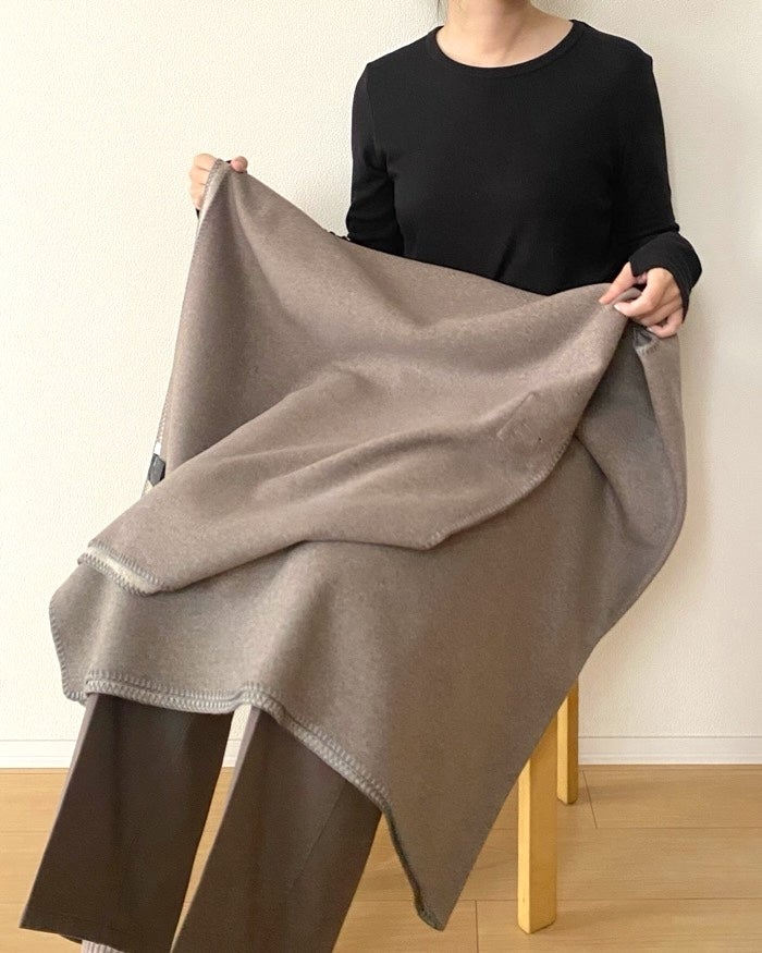 大幅値下げ！TOUJOURS トゥジュー　ベージュグレー 　ブランケットポンチョ 今使えるのに5990円→3990円でいいの…？ユニクロ×JWAの「高見え