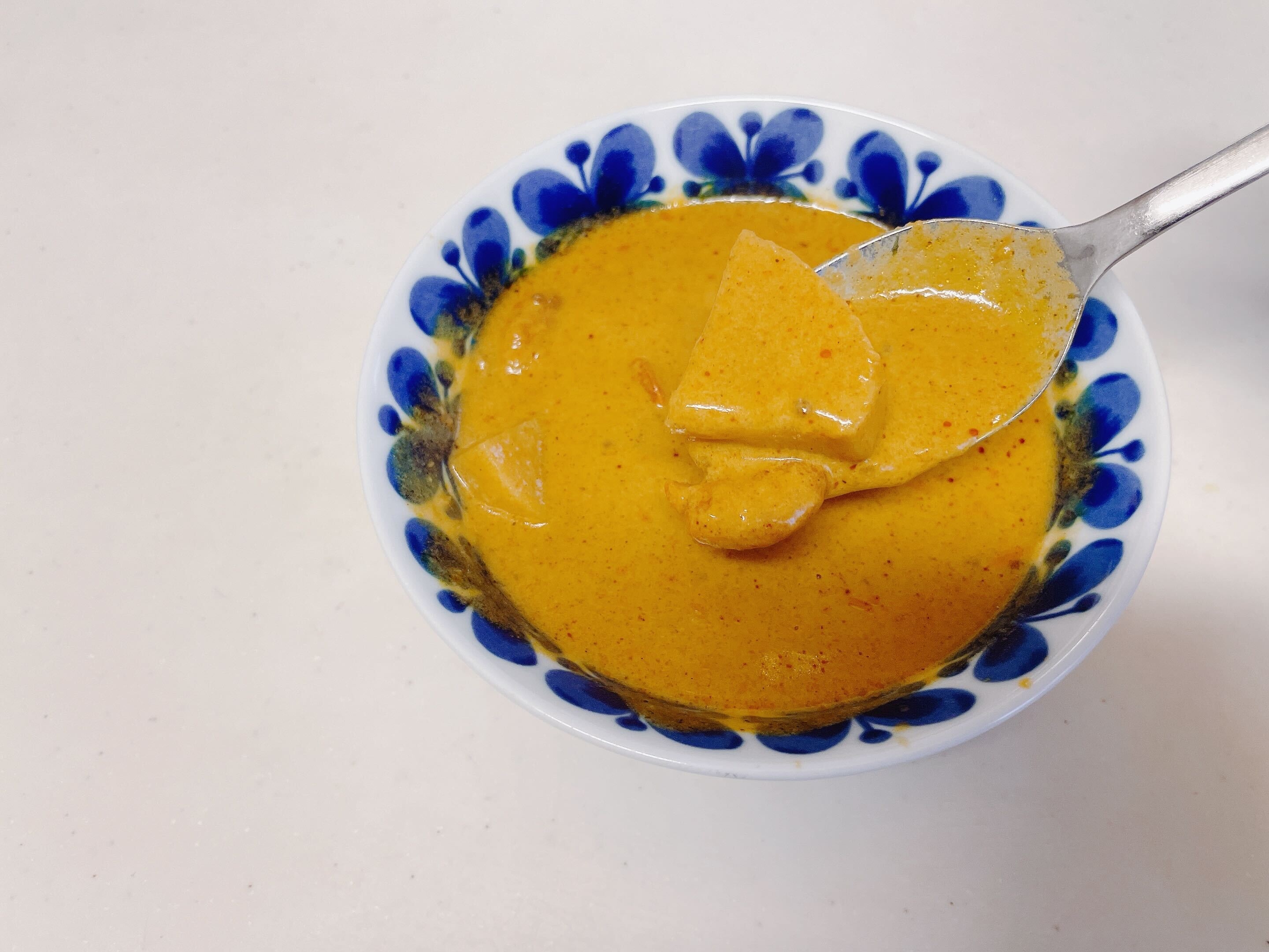 エビの旨みがギッチリ溶け込んだ無印良品カレー「プラウンマサラ」の中