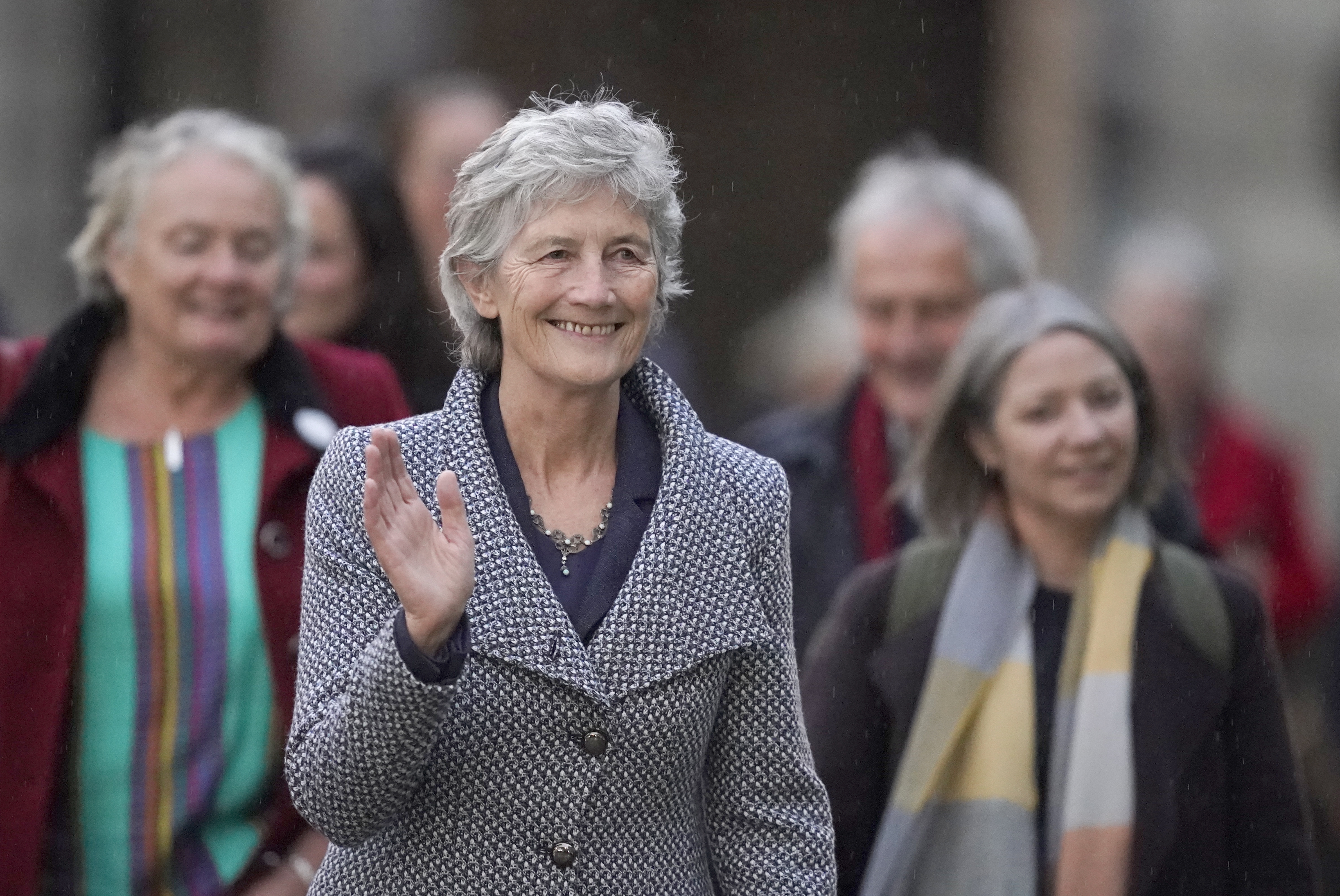 Bye Byeじゃない」ビビアン・スー、ポケビ＆ブラビの集合写真を