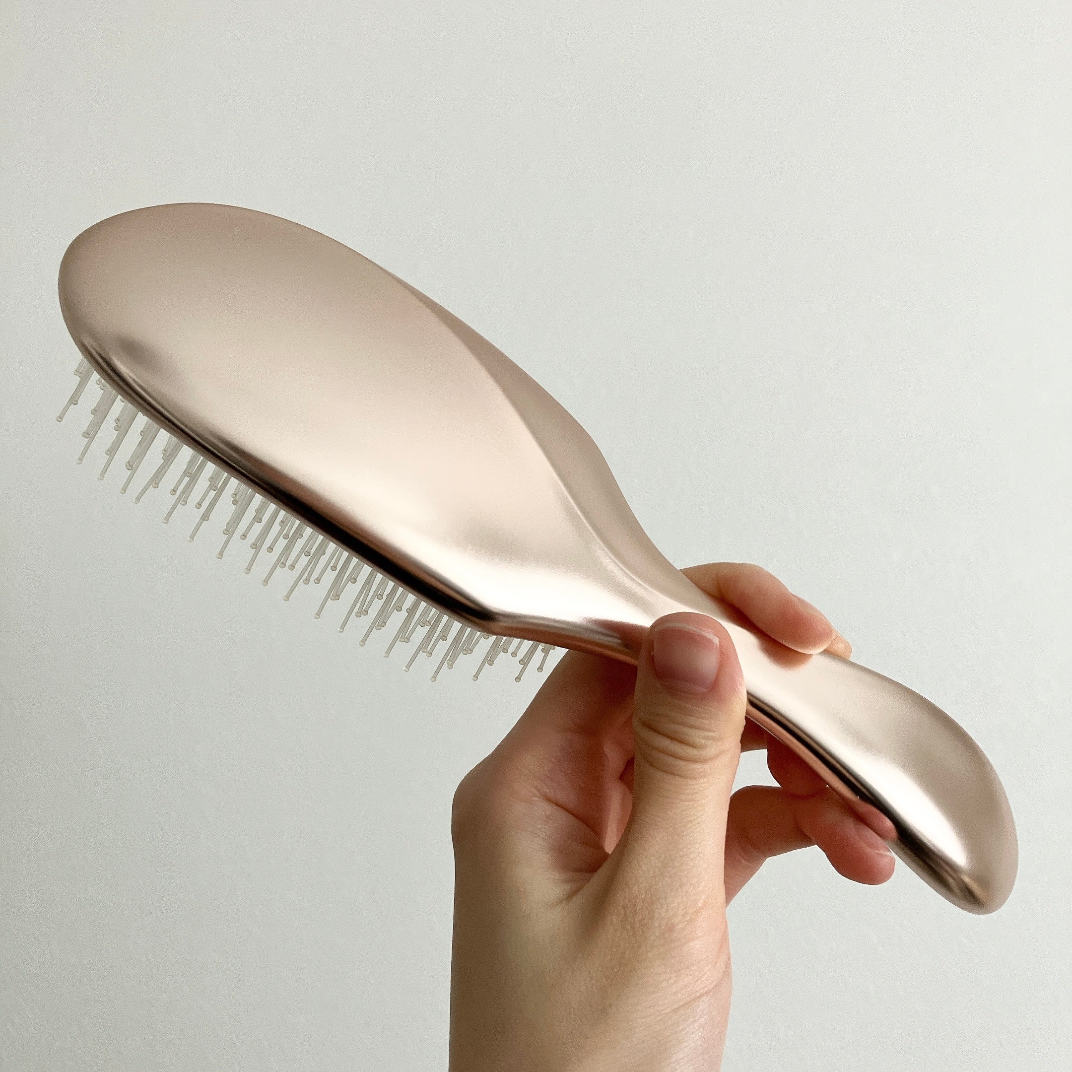 ニトリ】これは隠れた名品だわ…。髪が絡まりにくい「優秀ヘアブラシ