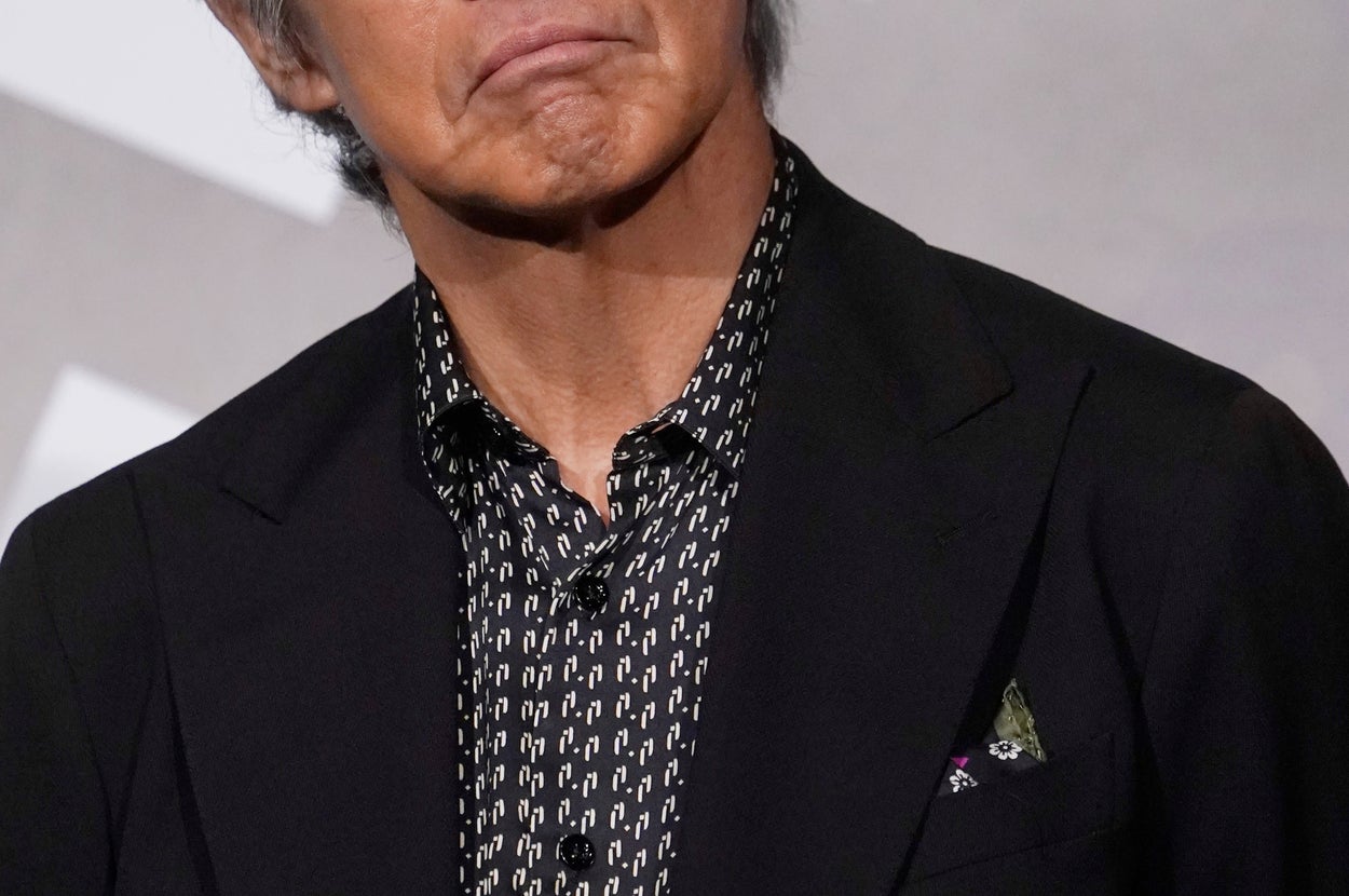 人気俳優に締め上げられる佐藤浩市の姿に「なんだこれ」「チョーク 