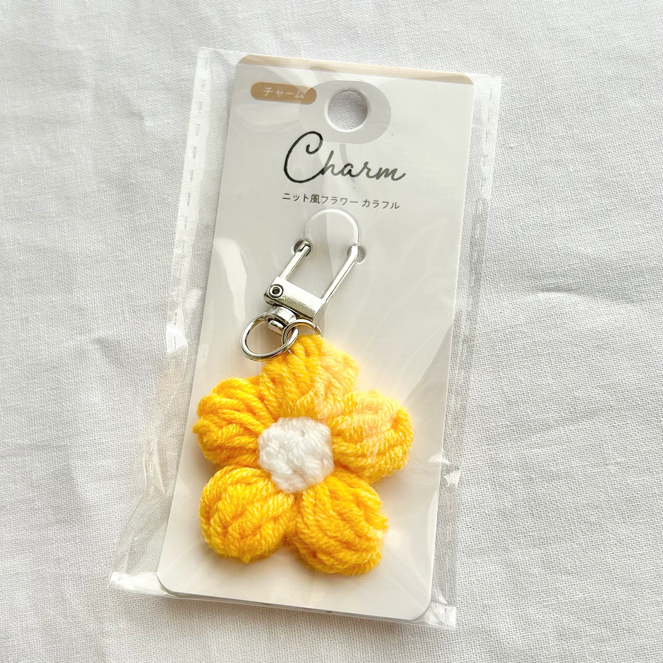 このレトロ感がたまらない！セリアで見つけた「激かわチャーム」バッグ