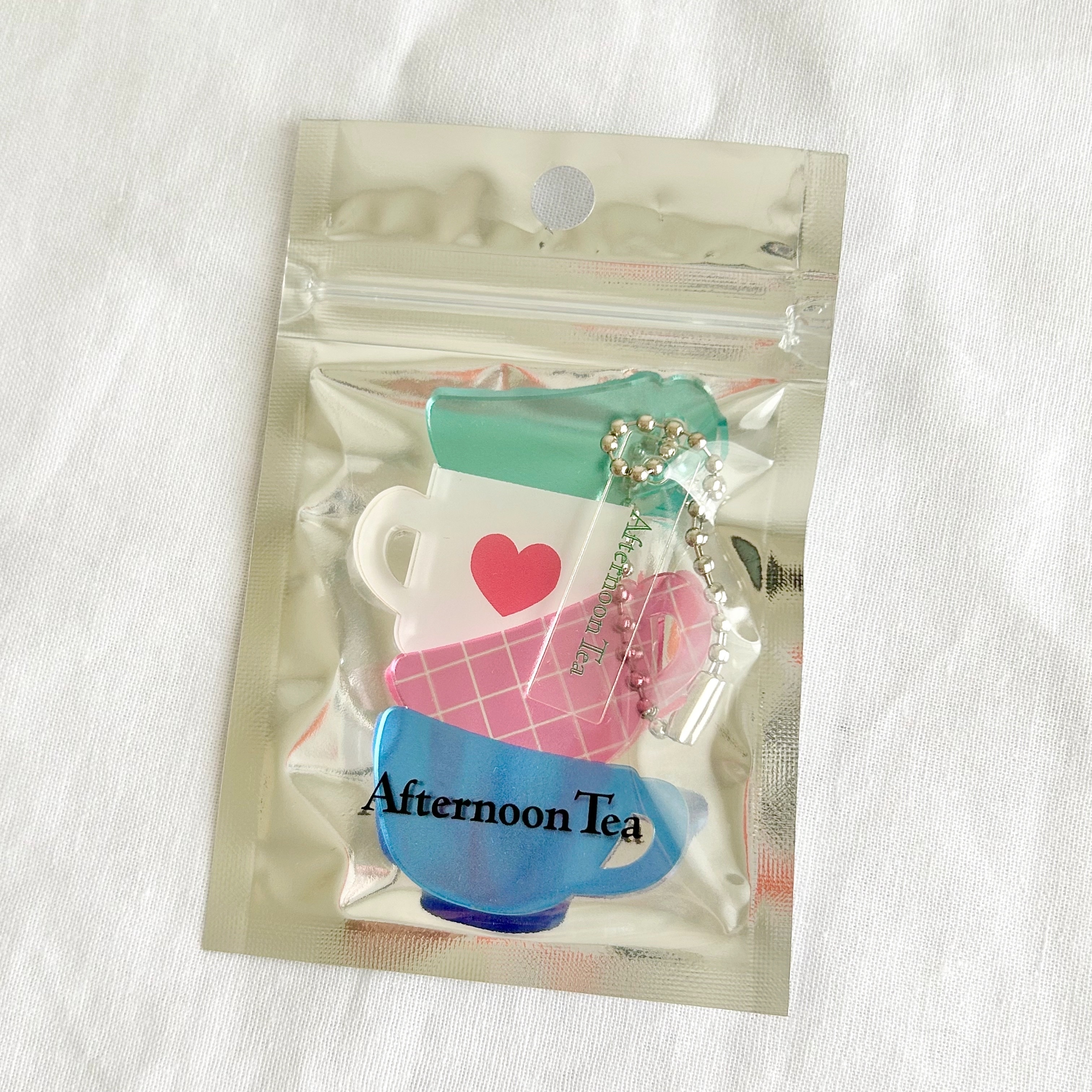 このレトロ感がたまらない！セリアで見つけた「激かわチャーム」バッグ