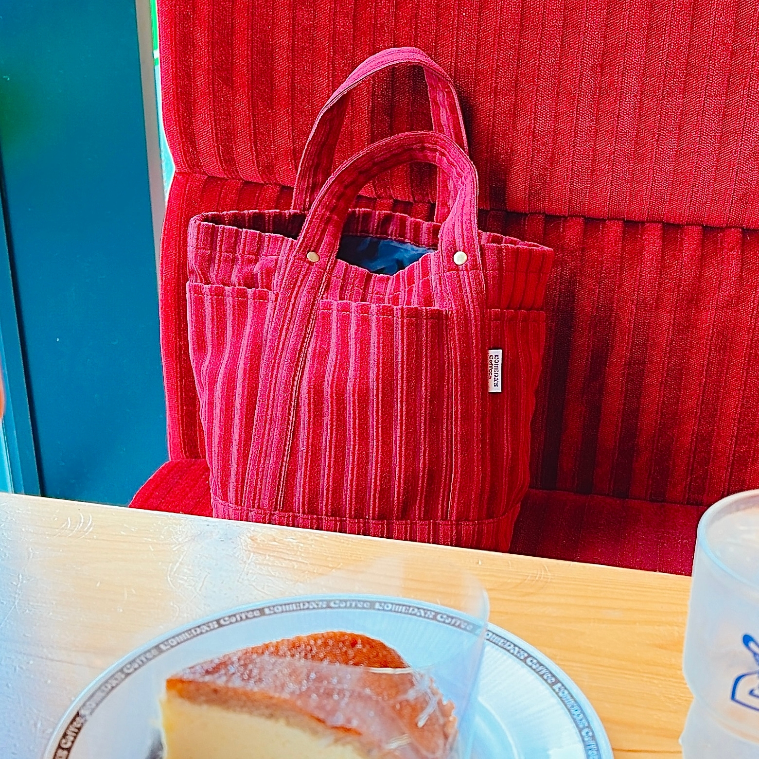 待って、コメダにまさかの『公式グッズ』が売ってたんだけど