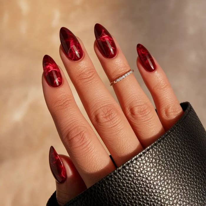 Elige un diseño de uñas por cada color del arcoíris y te diré qué tan alta  es tu autoestima