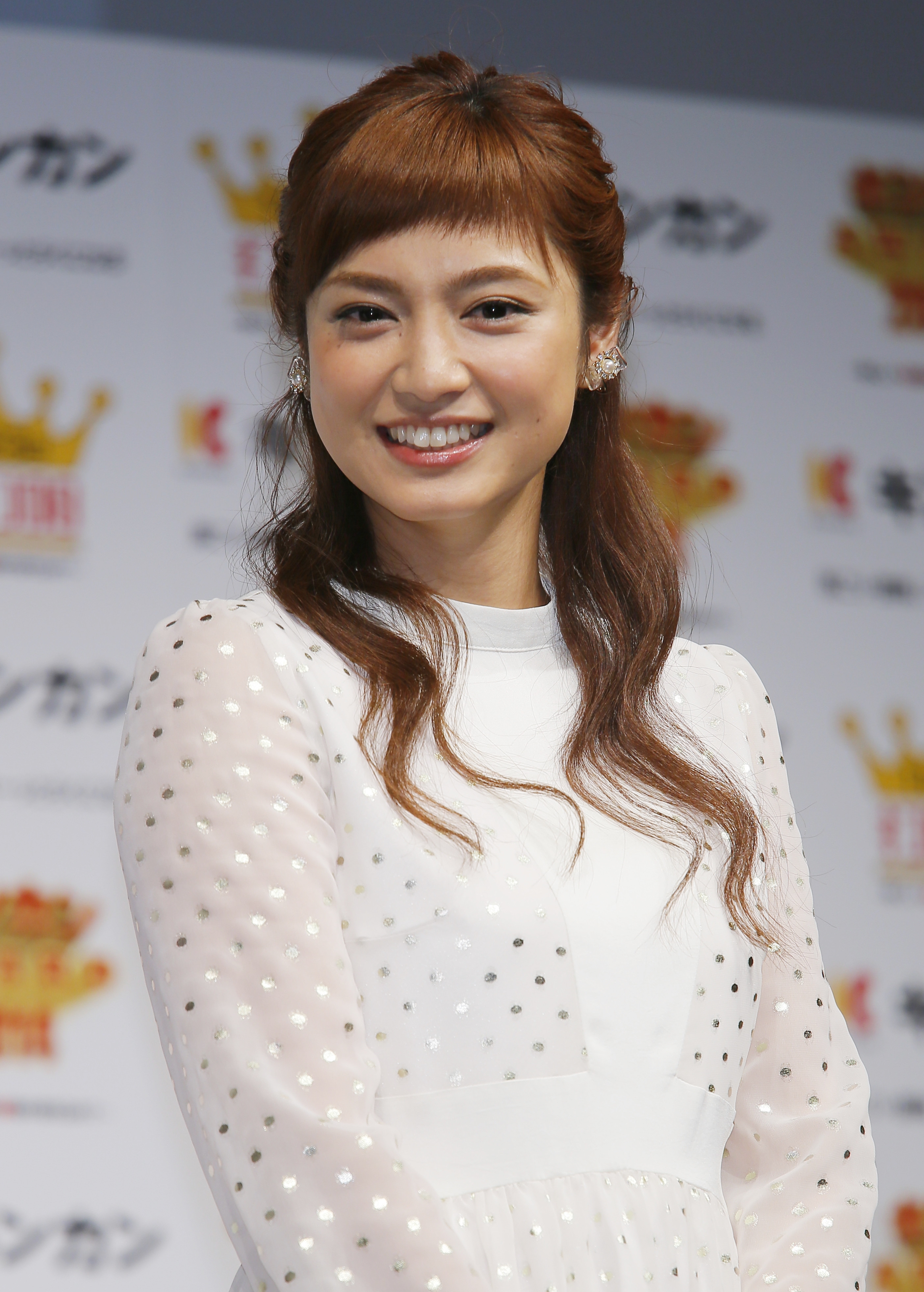 女優 タレント 平愛梨 直筆サイン色紙 長友佑都 平愛梨、夫・長友佑都の誕生日に仲良し2ショット公開「ステキな夫婦で