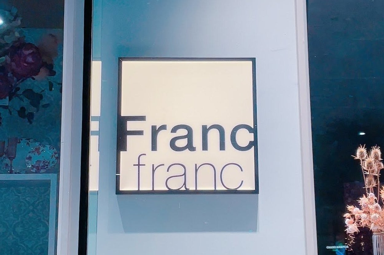 ショップの外観に「Franc franc」と書かれた看板が表示されている。
