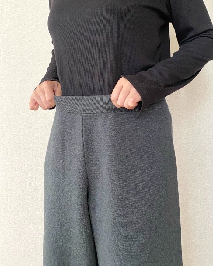ユニクロの「3990円→1990円パンツ」が楽ちんすぎて手放せない！は