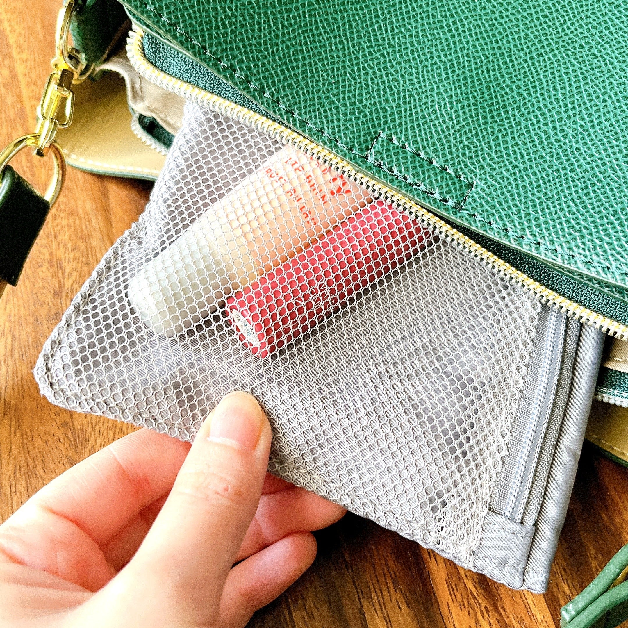 財布としても使えるじゃん…！3COINSで見つけた「330円ポーチ」普段使う